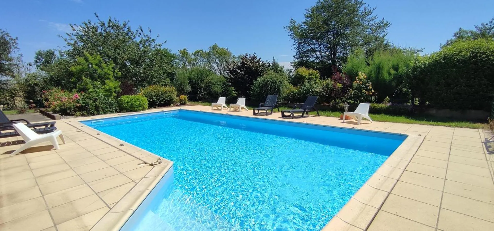 Anes Et Logis Bed & Breakfast Bax